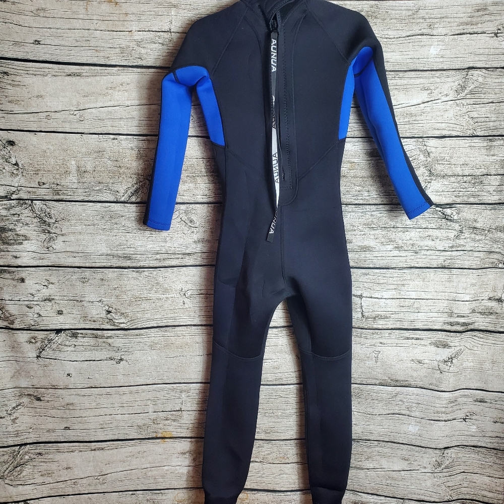 Aunua Swimming Suit Long sleeve Wetsuits Size US 12.Pit to pit approx: 13.5 in